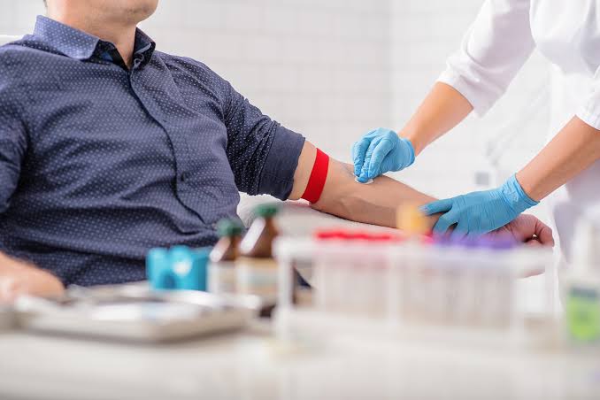 Preciso estar em jejum para fazer exames de sangue?